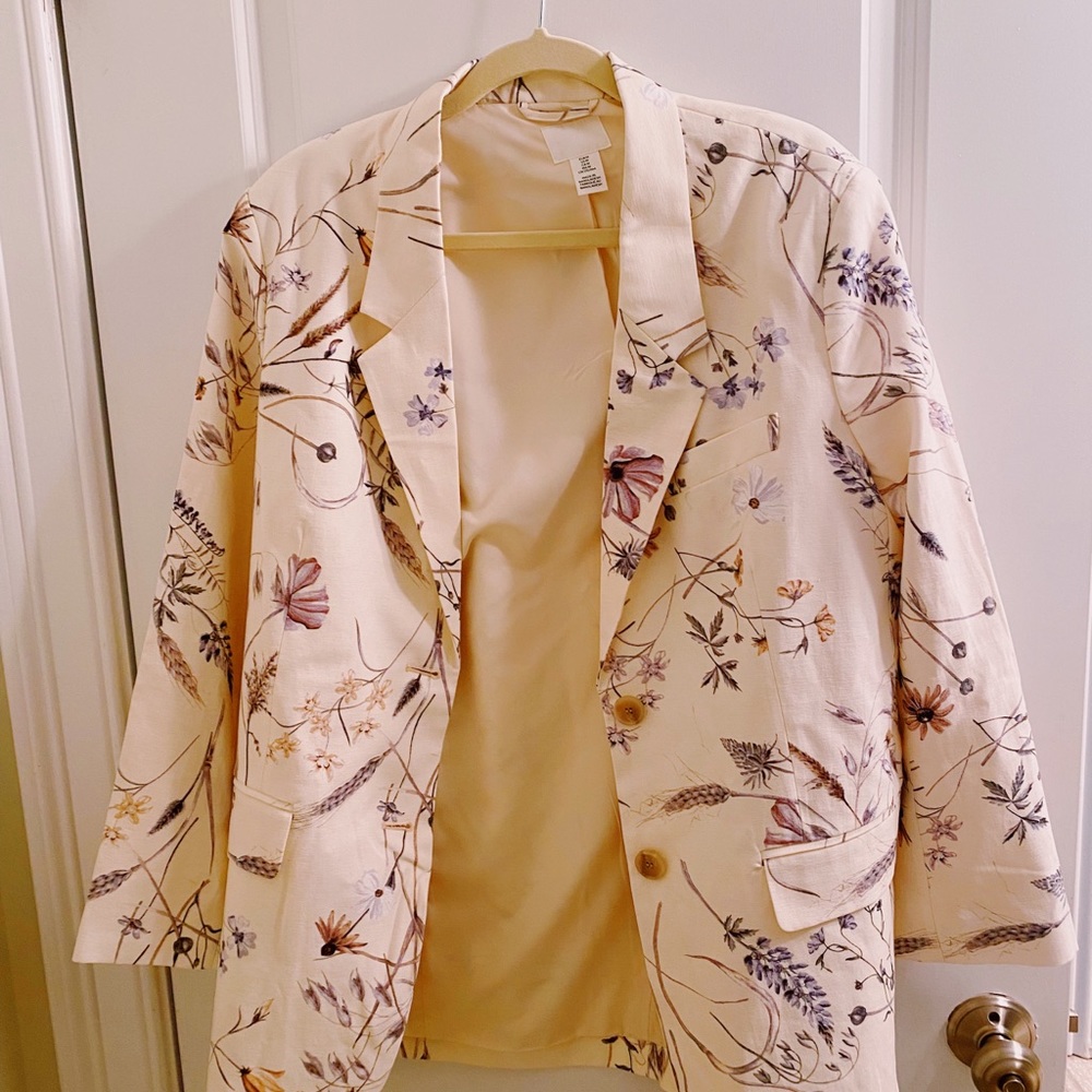 Never Worn Beautiful Floral Blazer✨